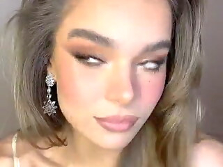 Hailee Steinfeld